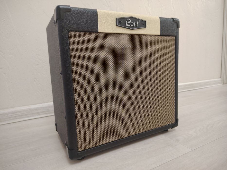 Комбоусилитель Cort CM15R
