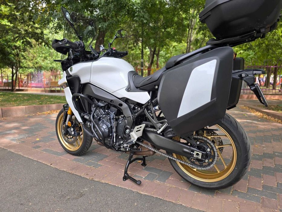 Vand motocicleta Yamaha - stare excelenta