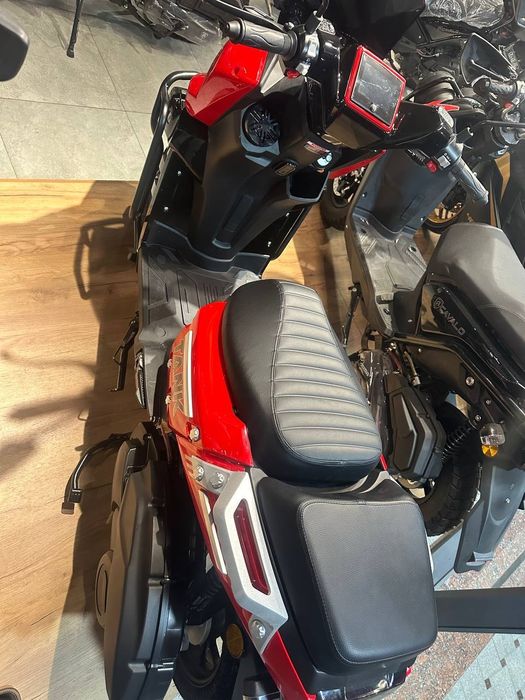 Skutor bor.              .