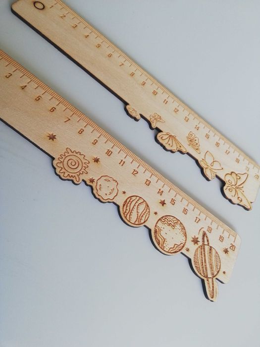 Гравирани дървени линии