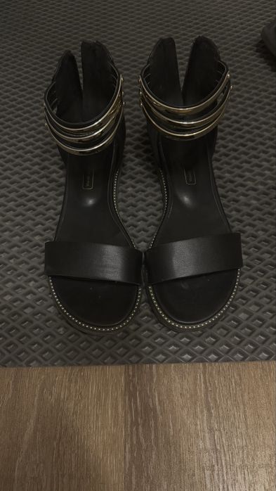 Сандалии женские