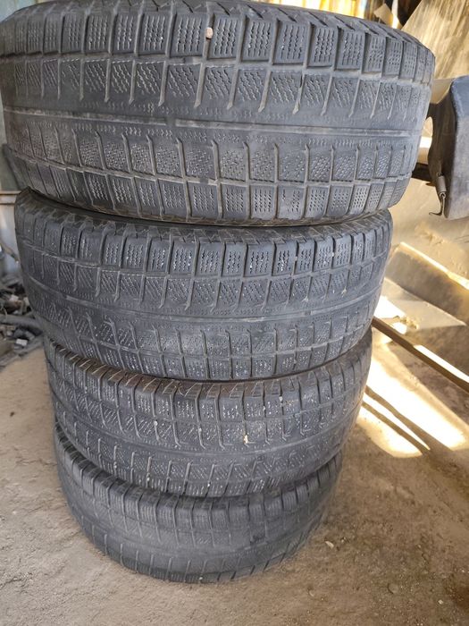 Продам резину 215/55/17