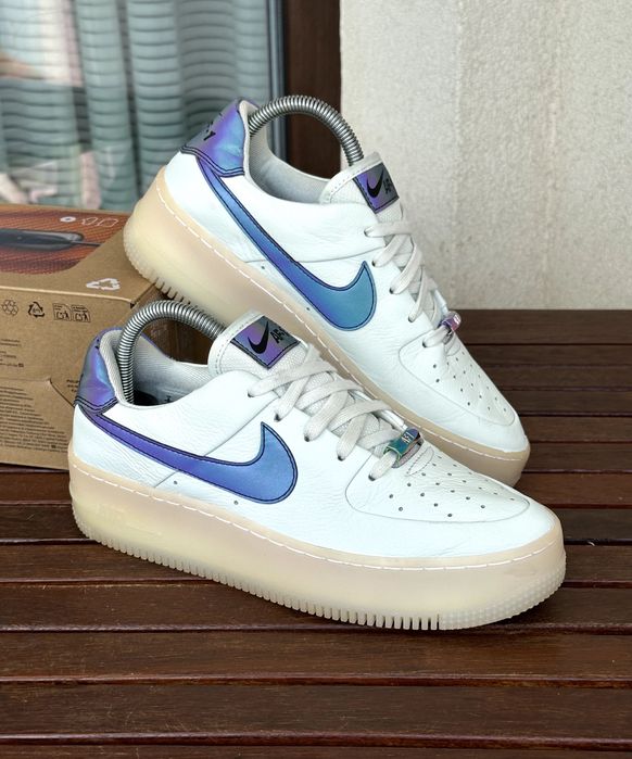 Дамски обувки Nike Air Force 1 (Sage Low Iridescent) - номер 39 (25см), Отлично състояние