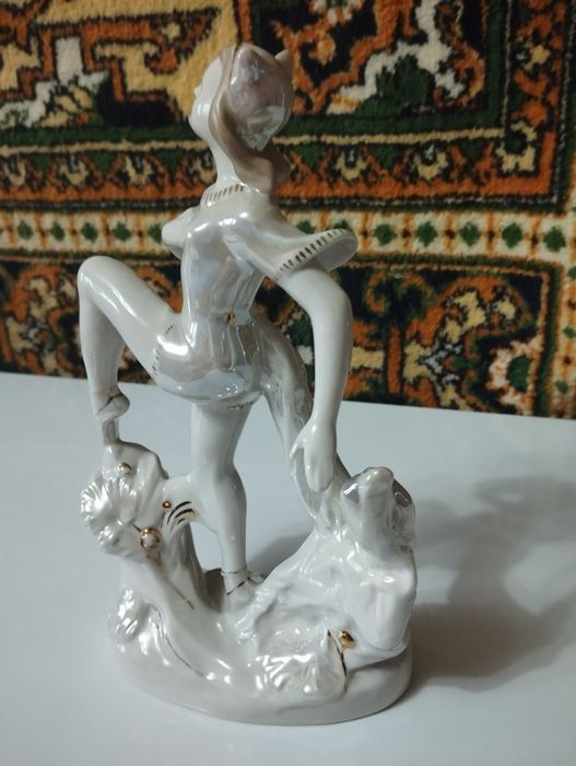 Фарфоровая статуэтка. Тематика: балет