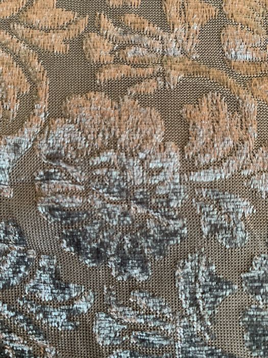 Отрезы ткани из бархата.