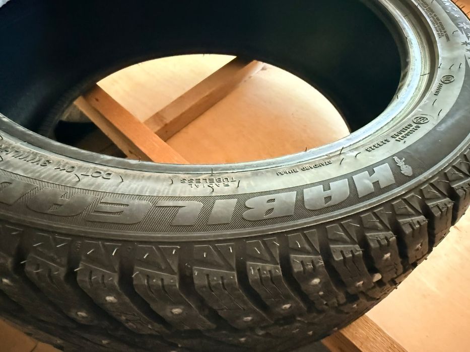 Продам зимние шины 235 45 R18