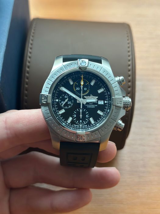 Breitling Avenger II Chronograph 45 A13317101B1X2