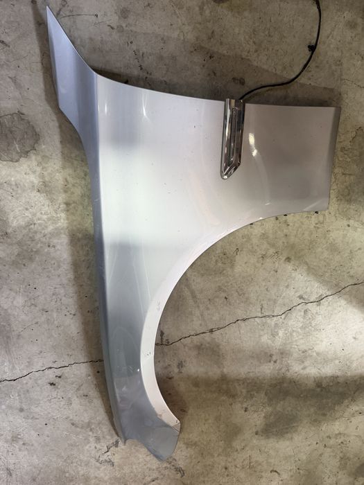 Aripa stanga bmw f01 cu defect
