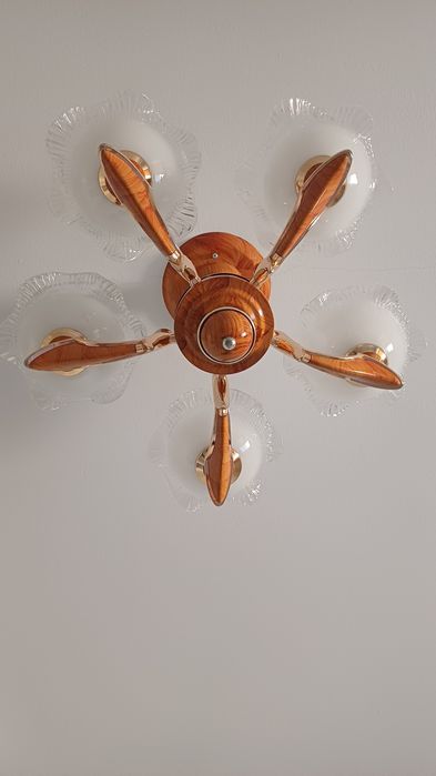 Люстра потолочная.