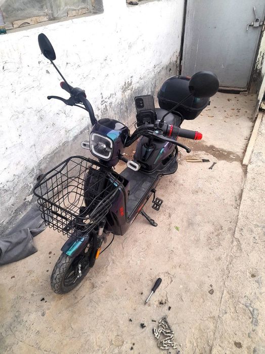 Скутер електрони  удар