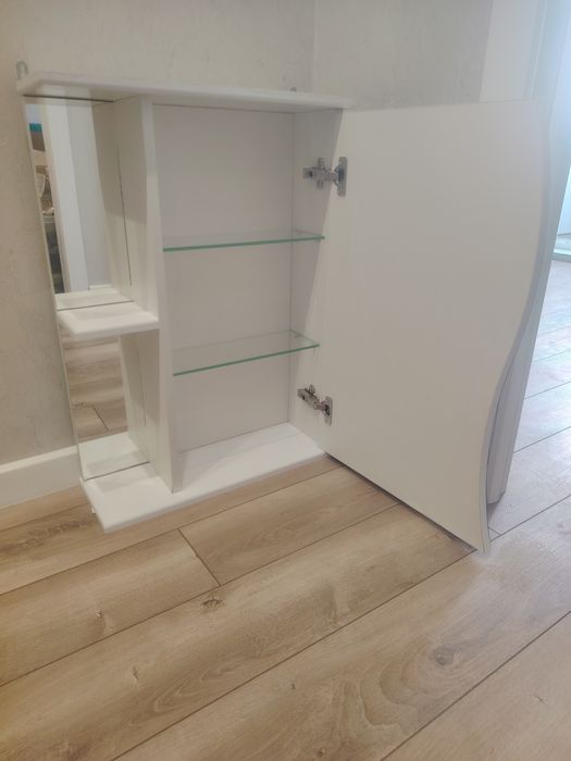 Шкафчик с зеркалом