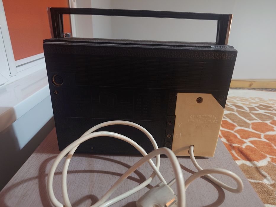 Радио Веф, в перфектно състояние.