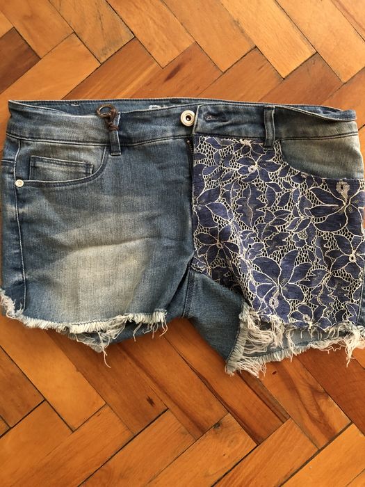 Blugi scurți Only cu model M