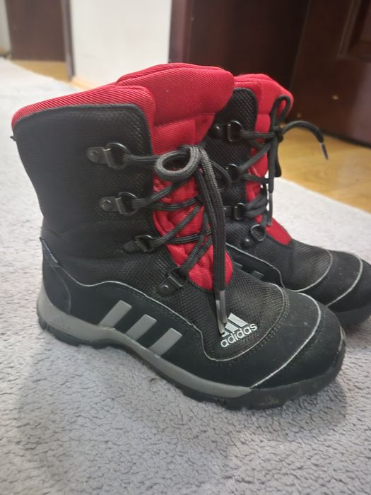 Боти Adidas унисекс .