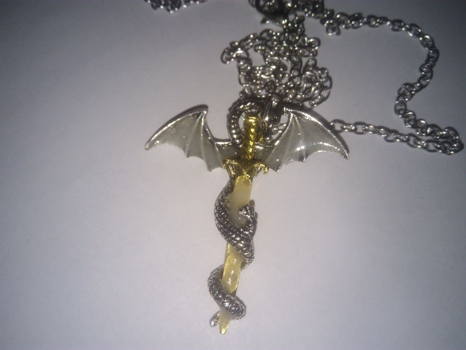 Game Of Thrones колие светещо в тъмното(зелена или синя светлина)