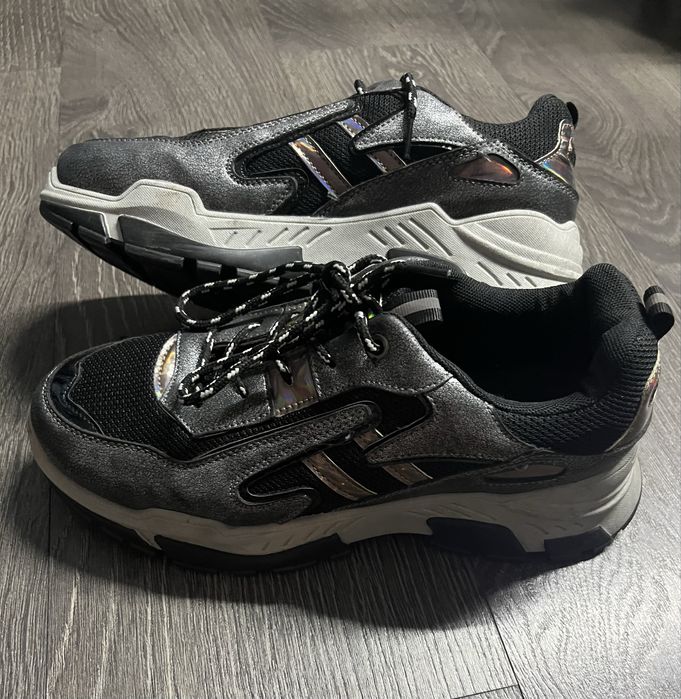 Кроссовки женские