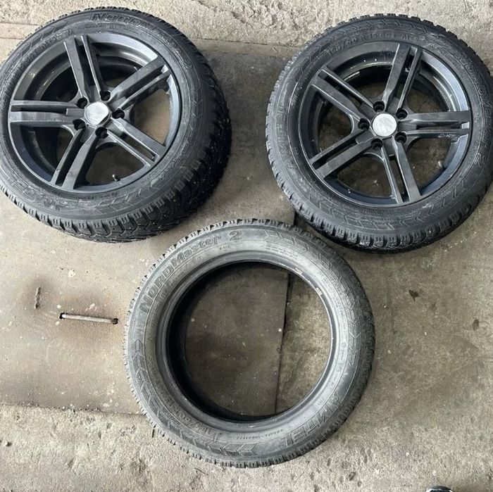 Продам титанки с зимней резиной