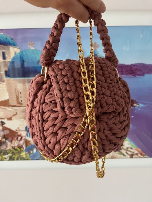 Плетена чанта в цвят пепел от рози