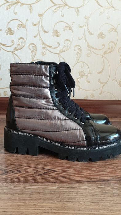 Ботинки  девушки.