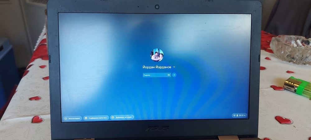 Лаптоп Asus chrome book
