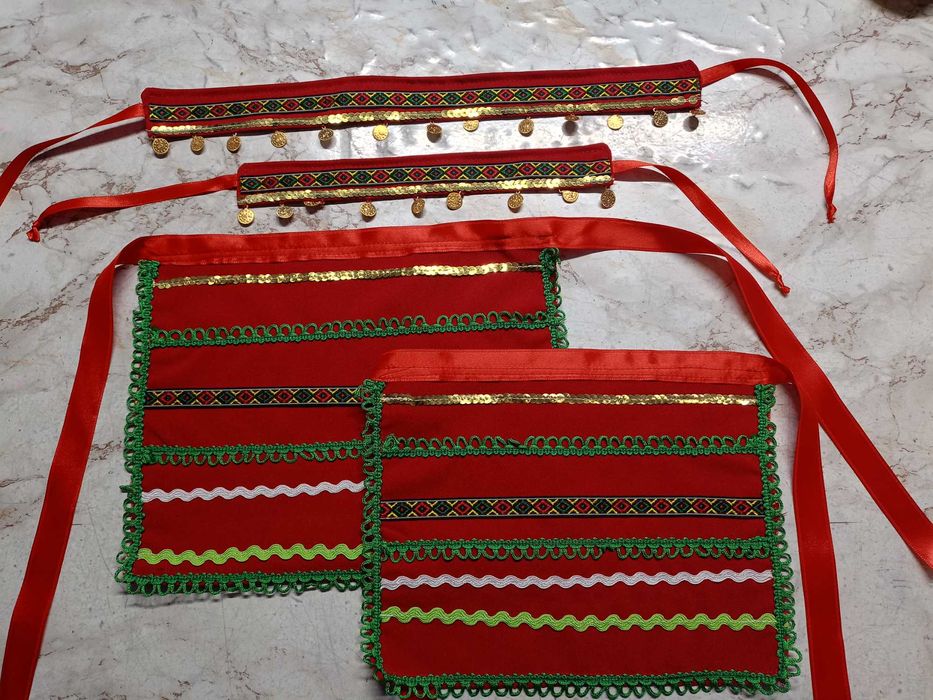 Народна носия за момиче със ширити