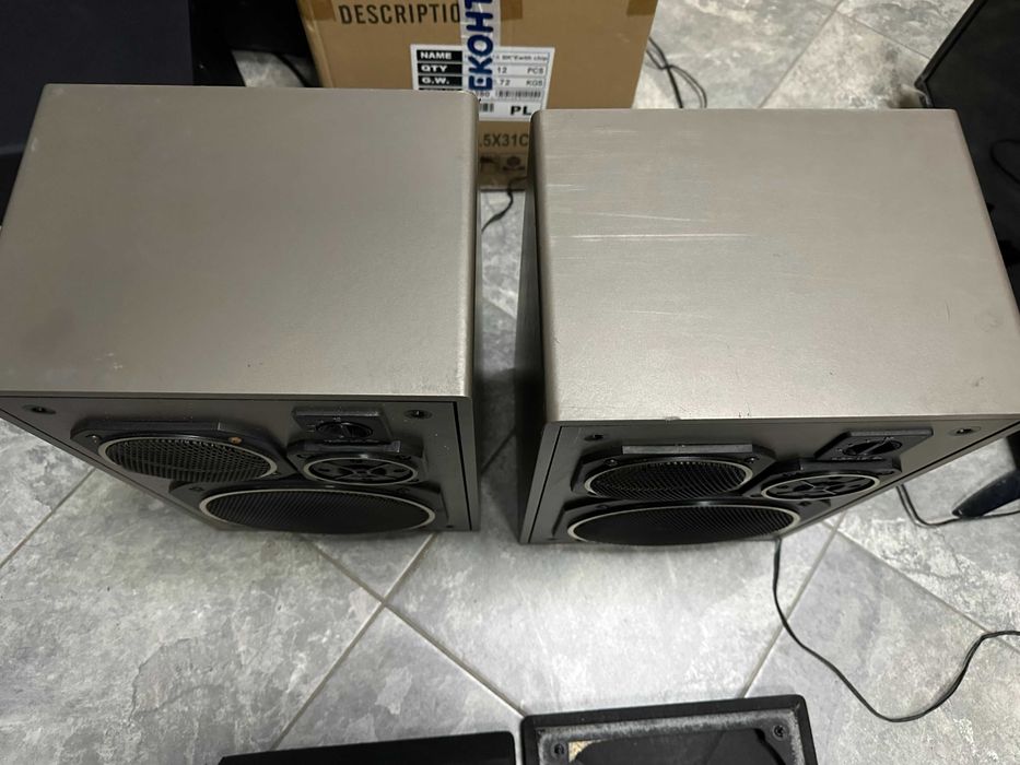 Немски трилентови тонколони Universum