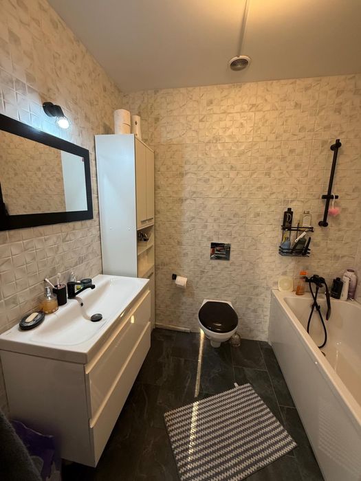 Proprietar vand jumatate duplex Parța