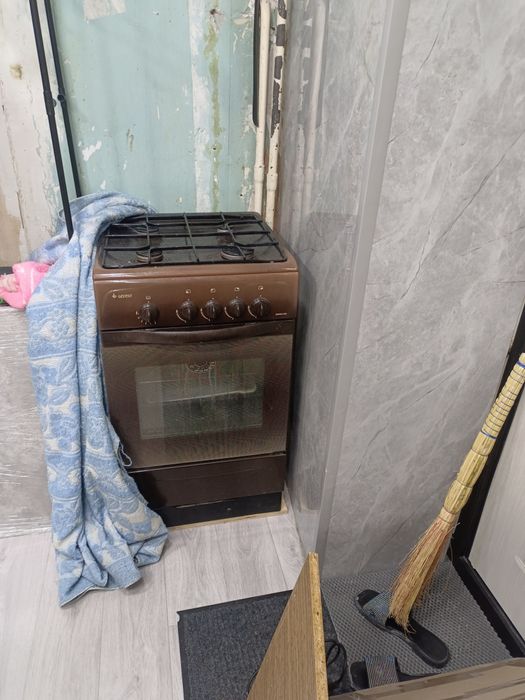 Продам газовую плиту