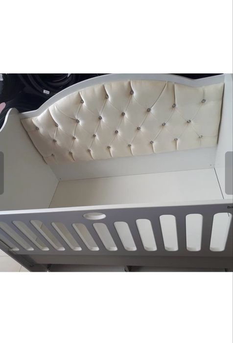 Дървена кошара с тапицерия МДФ