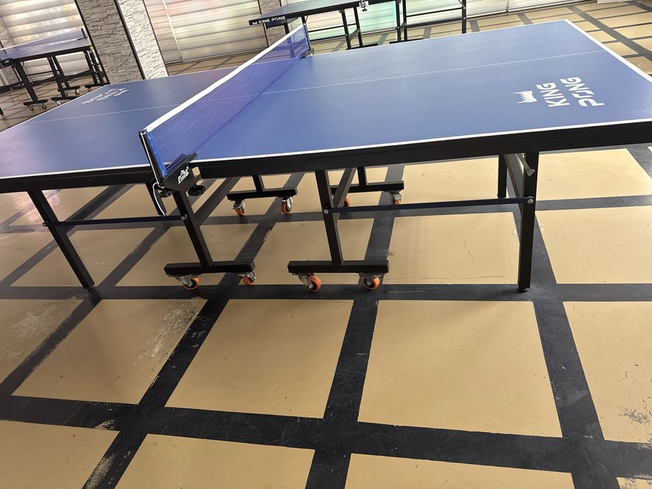 Billiard va tennia stollari sotiladi