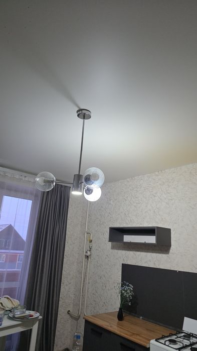 Люстры навесные современные