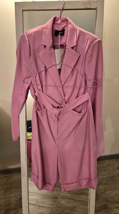 Дамски костюм от две части