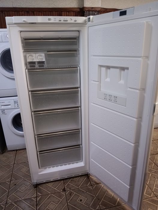 XXL огромен вертикален фризер Сименс Siemens  с две години гаранция!