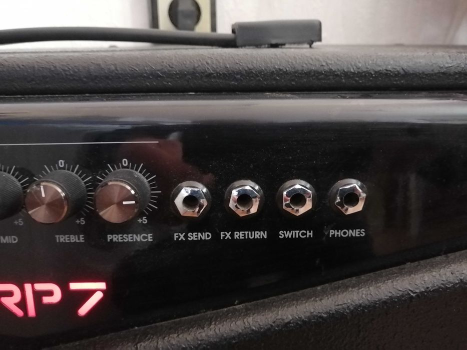 Китарен усилвател Hughes&Kettner Warp 7