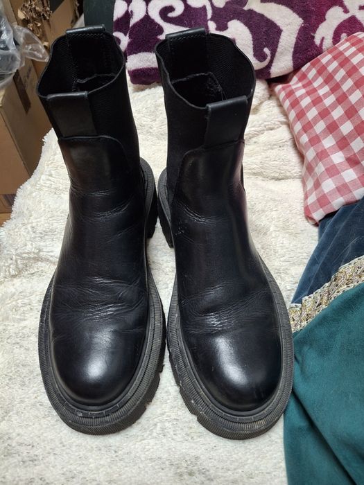 Боти Zara ,естественно кожа р39