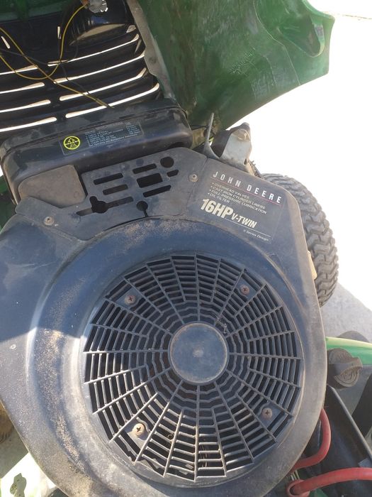 Tractoras tuns iarba