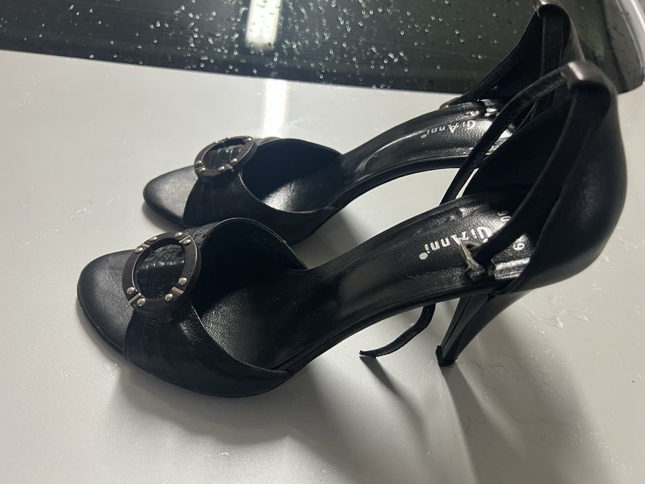 Елегантни обувки и сандали