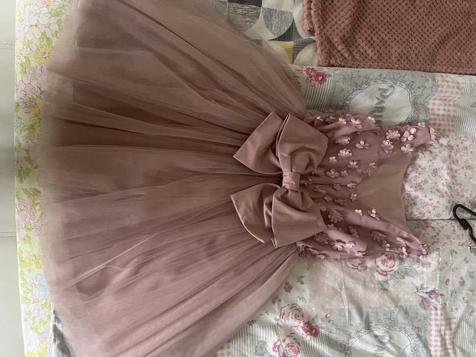 Красива ,нежно розова барби рокличка на Юнона