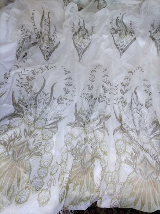 Продавам тънко перде неизползвано.