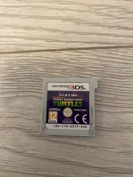 Nintendo 2DS insotit de accesorii