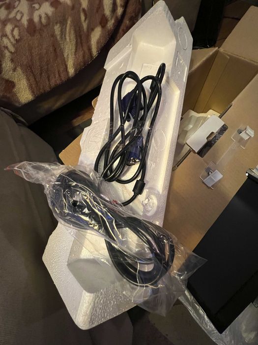 Продавам НОВ Неизползван Монитор Philips 192EI 18.5", Wide