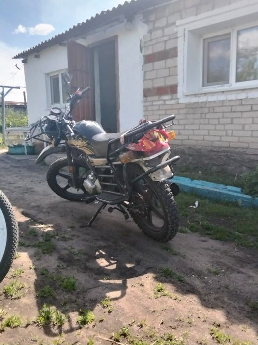 Suzuki GSX 150 .