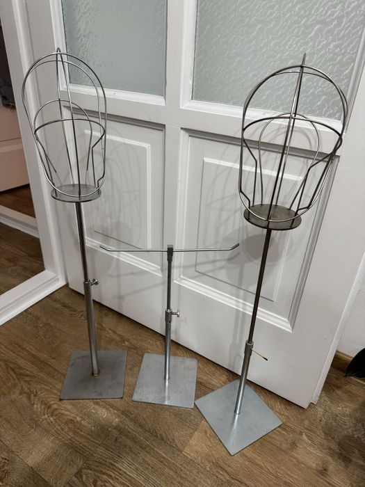 Suport metalic pentru pălării/ căciuli/ șepci/ eșarfe / fulare