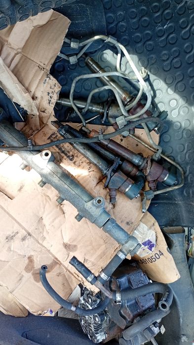 Kit injectoare injectie Volvo 2.4d pompa înalta injector 0445110078 cod 8658352