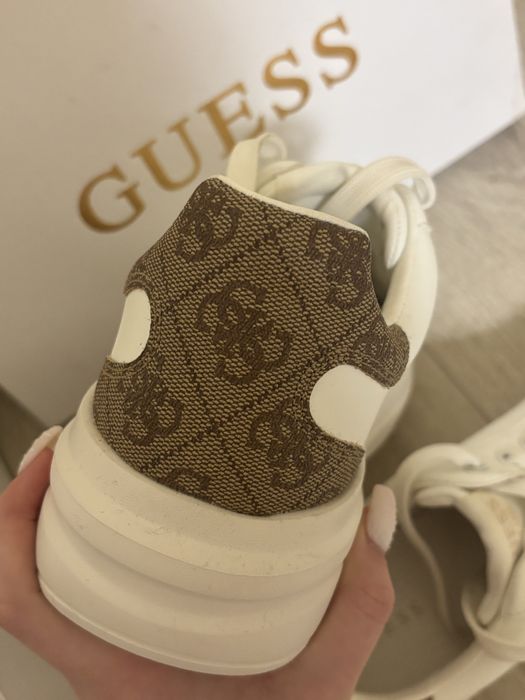 Оригинални маратонки Guess