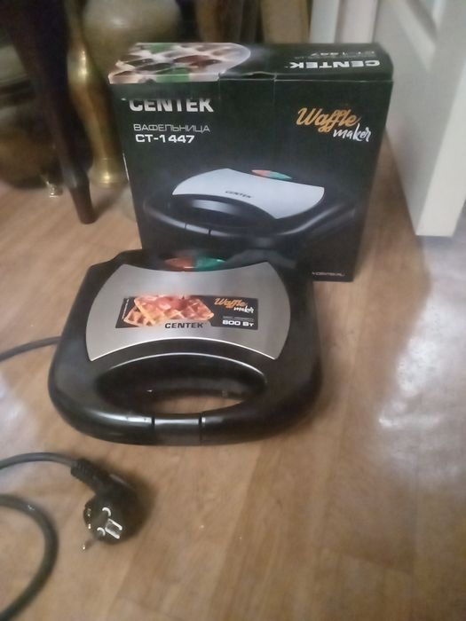 Вафельница . Электрическая
