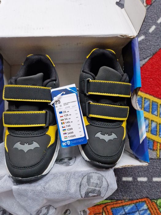 Adidași Batman 29 noi cu eticheta