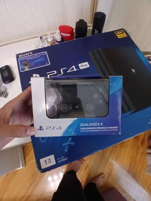 Ps 4 pro pashti yangi.