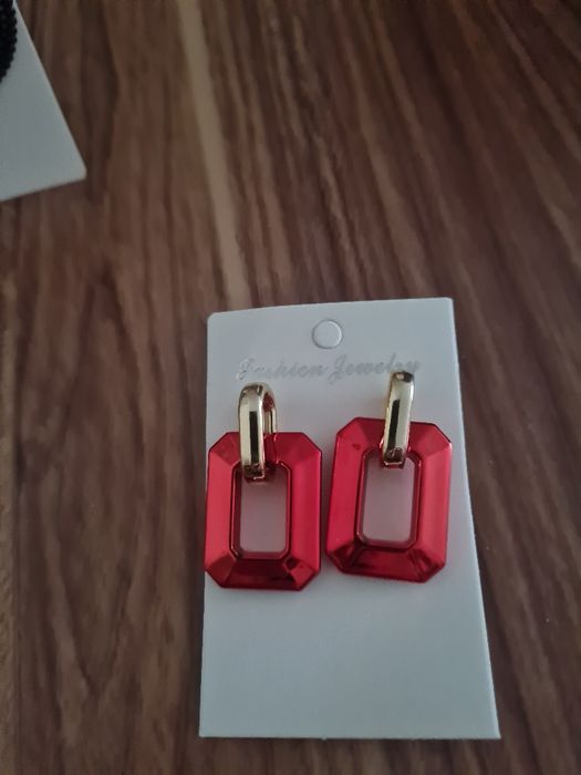 Cercei pt femei de vanzare.