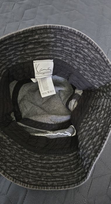 Bască/ bucket Karl Kani